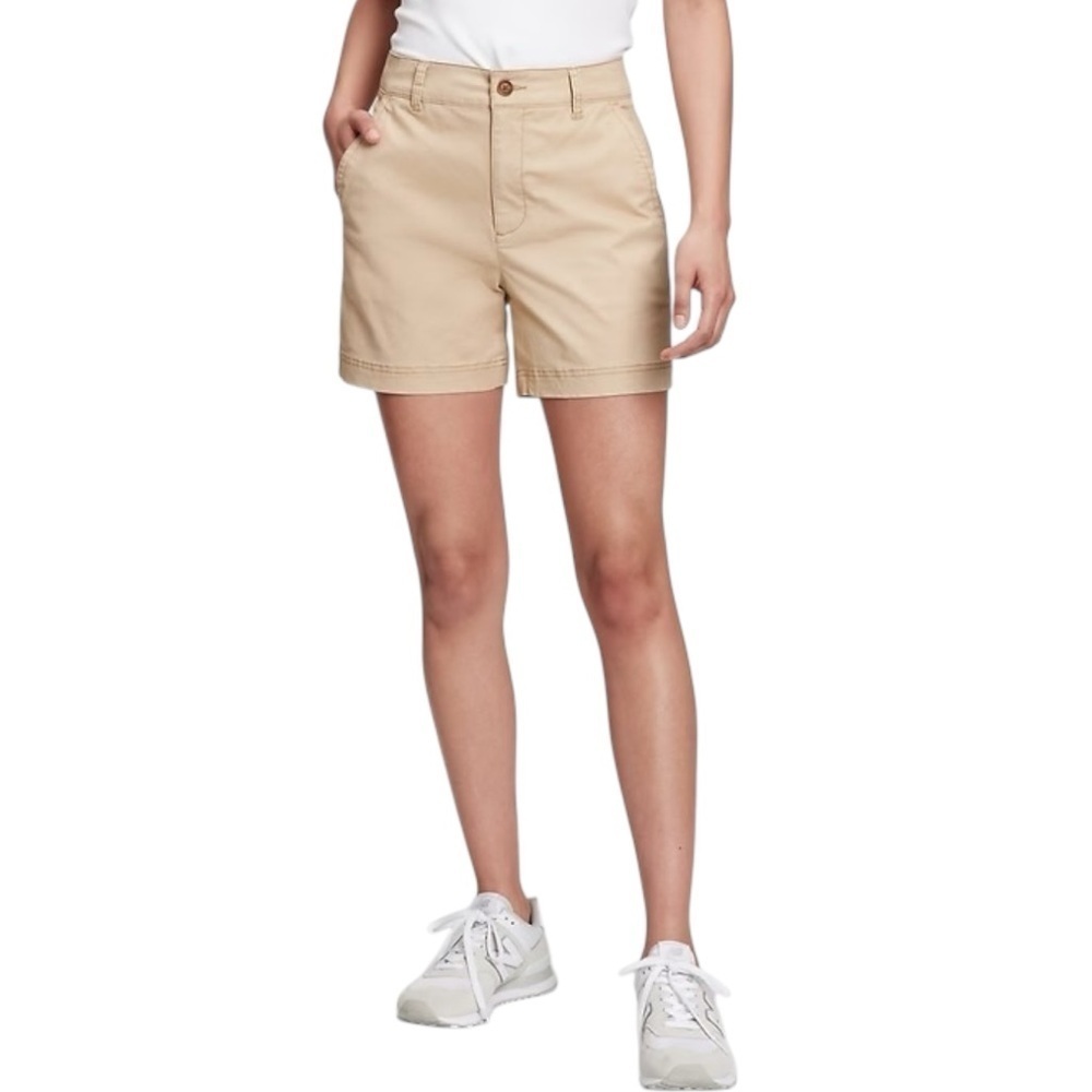 NWT Gap 5” high rise girlfriend khaki shorts